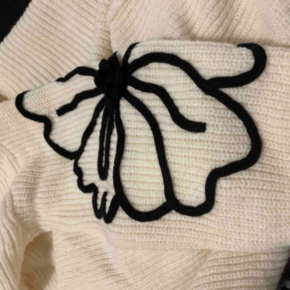 Off White Long Duster Cardigan Knit Black Flower Appliqué - Picture 8 of 10